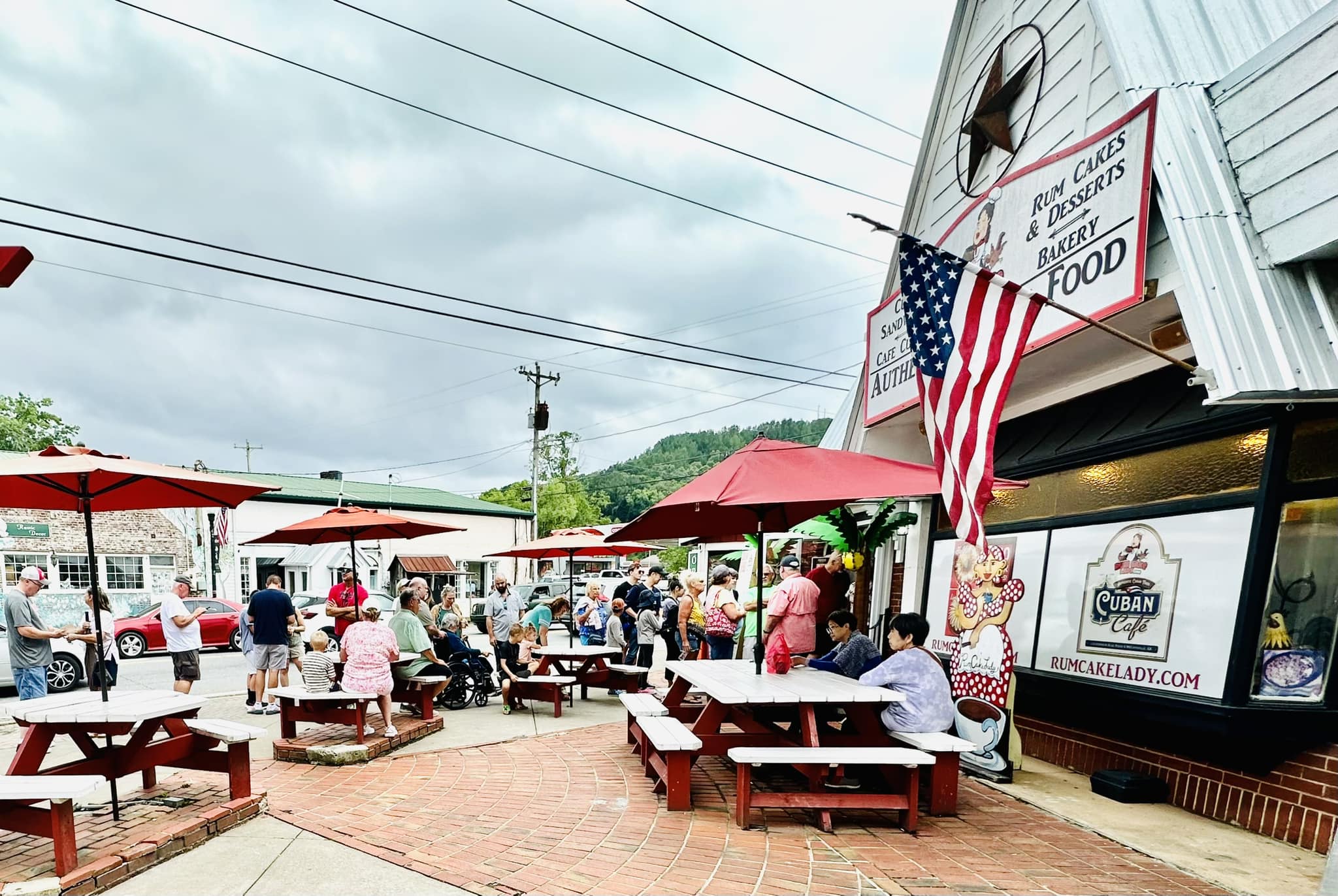 MOUNTAIN MUNCHIES: 13 DELICIOUS NORTH GEORGIA LUNCH SPOTS Blog Post