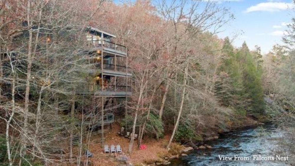 view of Fightingtown Creek with vacation home along the river