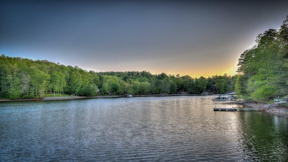 Lake Nottely cabin rental home overlooking the lake