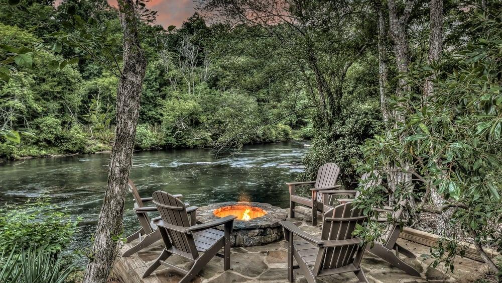 Toccoa River cabin rental showing firepit overlooking the river